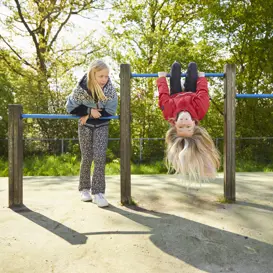Leerlingen primair onderwijs op het schoolplein Leerlingen primair onderwijs op het schoolplein