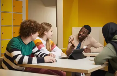 Docent en studenten middelbaar beroepsonderwijs Docent en studenten middelbaar beroepsonderwijs